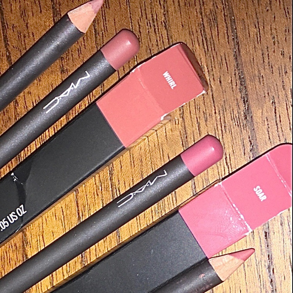 2 new MAC lip pencils. Soar and Whirl.